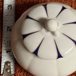 Cute Vintage  3 inch GDA Limoges Art Deco Design .